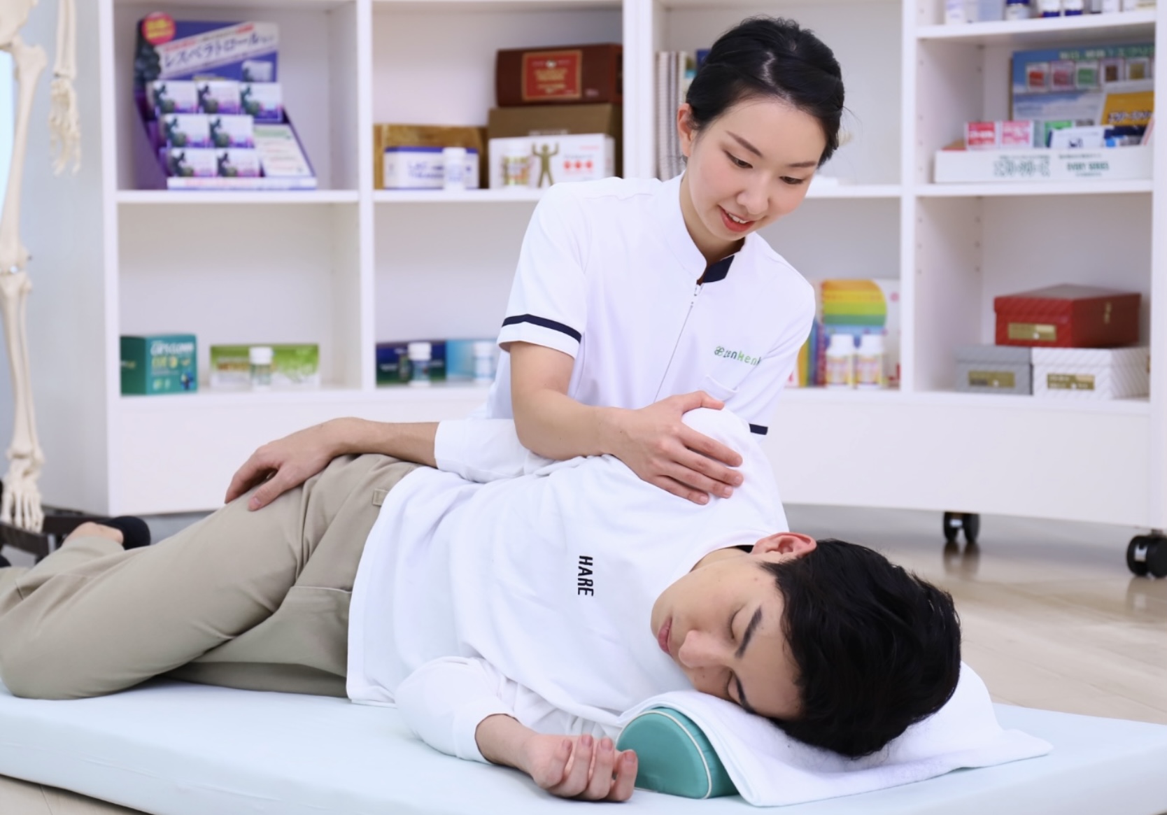 施術写真 肩関節調整