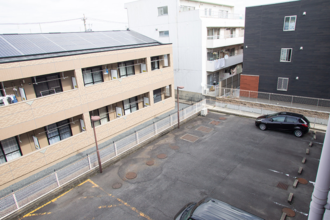 駐車場は、お店の北側の一番奥フェンス際(車停まっている所です)