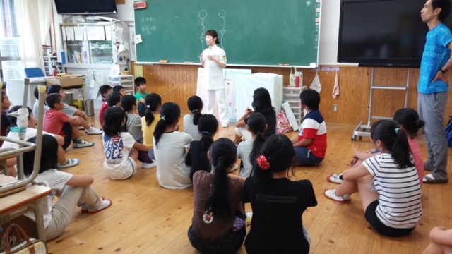 小学校での姿勢教室風景です。