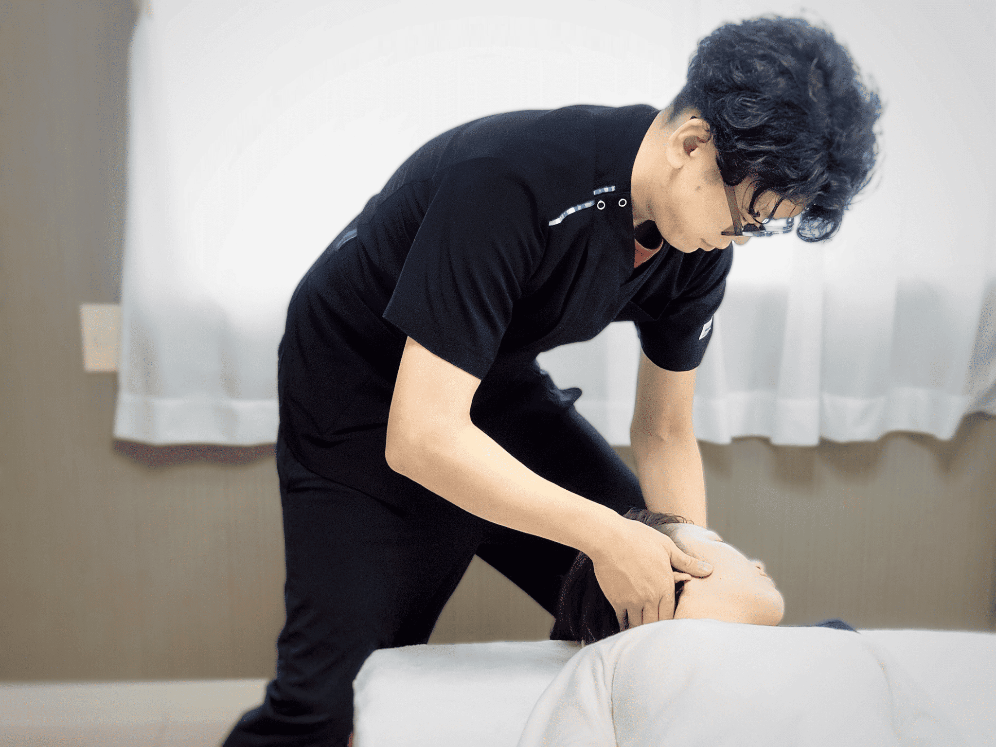 一部ではなく、全身の骨格をすべて整えます。