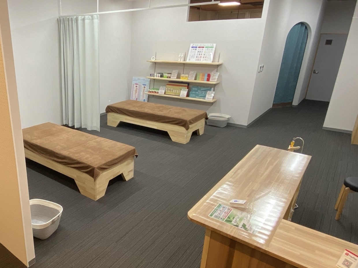 内観。カイロルームです。2人同時施術も可能です。